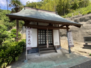 八重姫供養堂