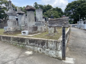亀御前の墓