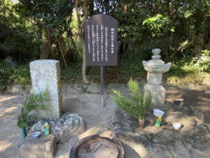 鎌田政清夫妻の供養塔
